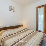 House Alexandra In In A Quiet Location On Losinj Island ゲストハウス ネレジネ