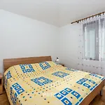 House Alexandra In In A Quiet Location On Losinj Island ゲストハウス 3*