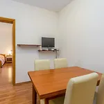 House Alexandra In In A Quiet Location On Losinj Island ゲストハウス