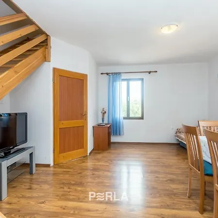 House Alexandra In In A Quiet Location On Losinj Island Pensión Nerezine