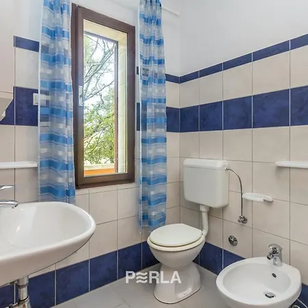 House Alexandra In In A Quiet Location On Losinj Island Pensión
