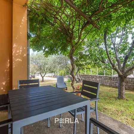 House Alexandra In In A Quiet Location On Losinj Island Pensión 3*