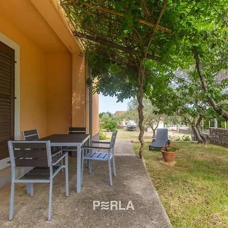 Pensión House Alexandra In In A Quiet Location On Losinj Island Nerezine