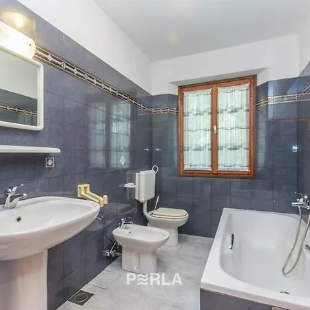 House Alexandra In In A Quiet Location On Losinj Island Pensión