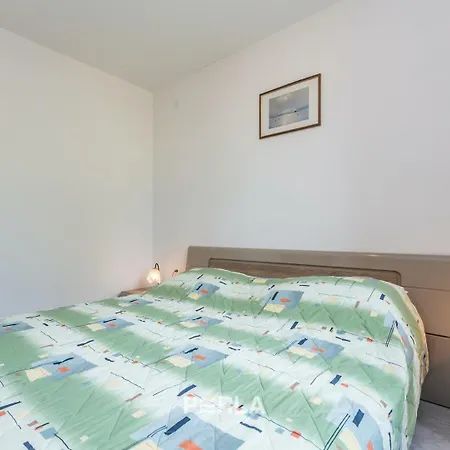 House Alexandra In In A Quiet Location On Losinj Island Pensión
