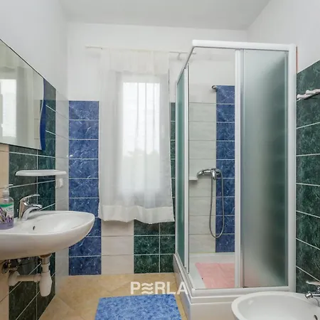 House Alexandra In In A Quiet Location On Losinj Island Pensión