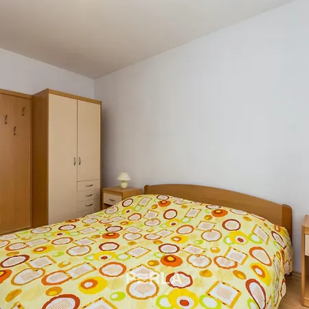 House Alexandra In In A Quiet Location On Losinj Island Pensión Nerezine