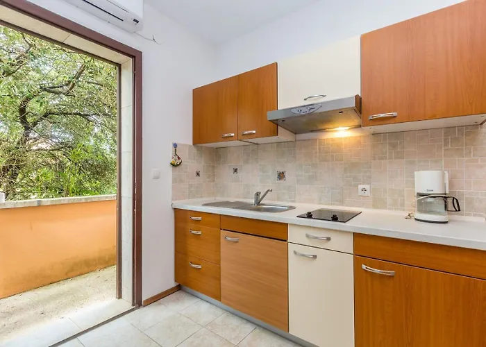 House Alexandra In In A Quiet Location On Losinj Island Affittacamere Nerezine